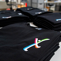 Schwarzes T-Shirt mit Textildruck